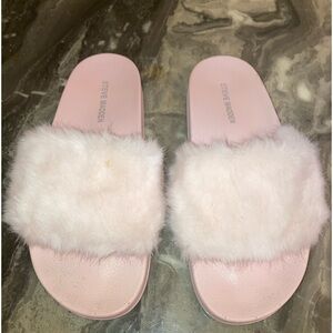 SZ 7 STEVE MADDEN BLUSH/LT PINK FUR SLIDES. SO SOFT & LUXURIOUS. CLOSE TO NEW.